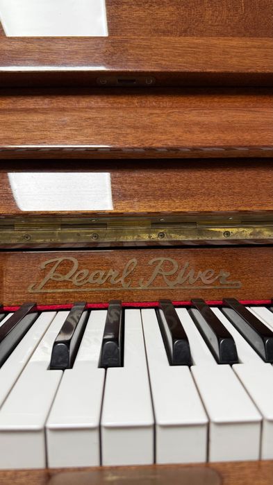 Pianină Pearl River -Stare impecabilă transport inclus / pian pianina