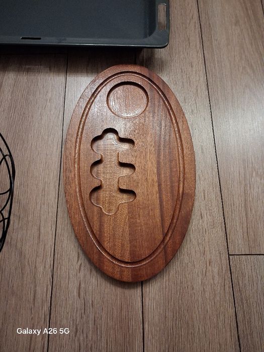 Тава на за фурна AEG,Дъска за рязане и фруктиера за 30 лв.всичо