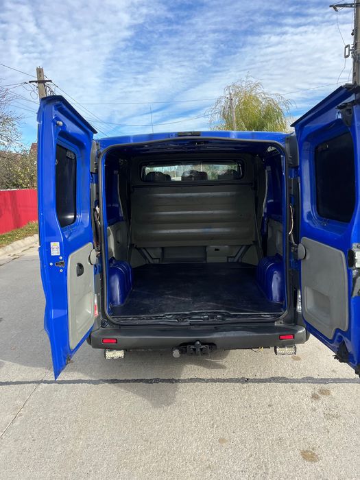 Vând Renault trafic maxim de lung cu 6 locuri și duba 1.9 dci