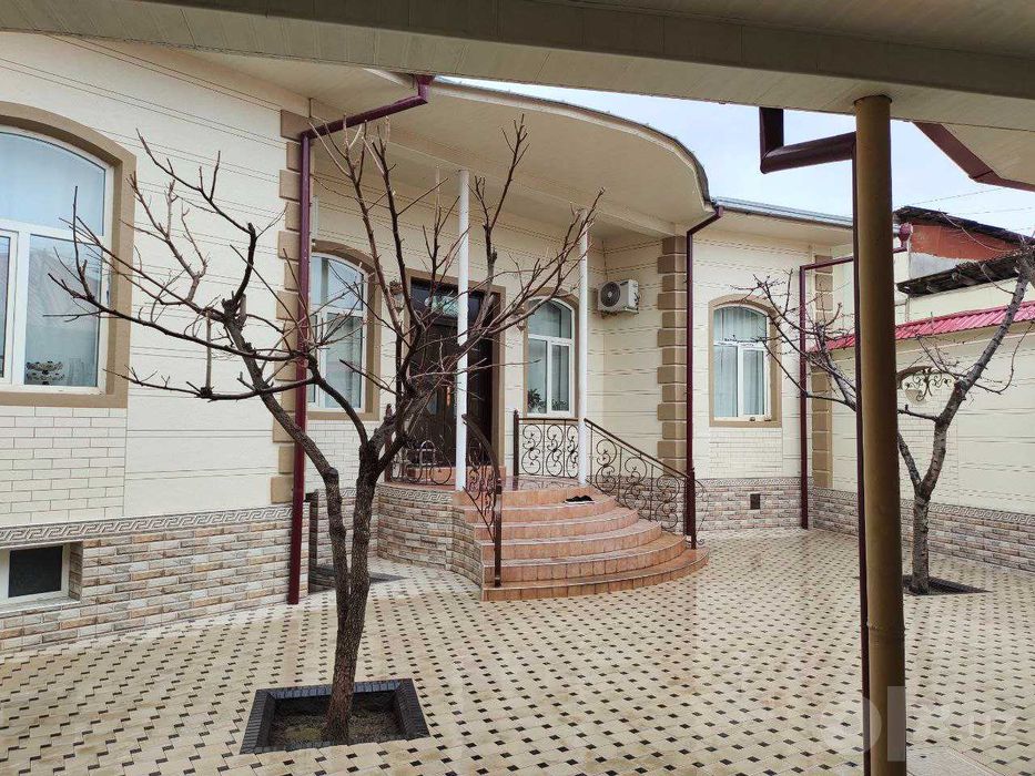 Бадамзар продается участок общая площадь 3 соток  6 комнат 3 санузла