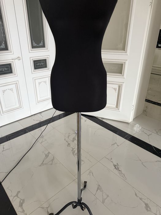 Продам манекен срочно