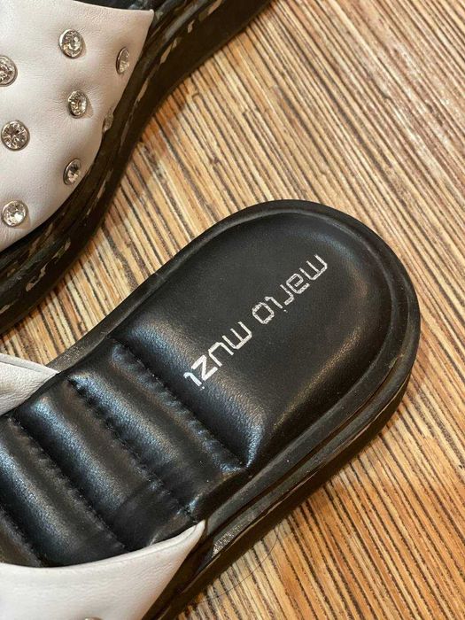 Шлепанцы MARIO MUZI белые кожаные