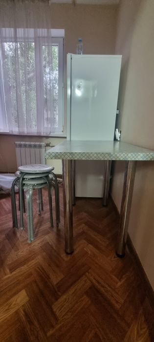Стол и табуретки, самовывоз