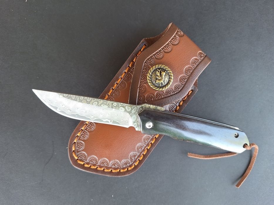 Сгъваем нож от дамаска стомана VG-10 с кожен калъф