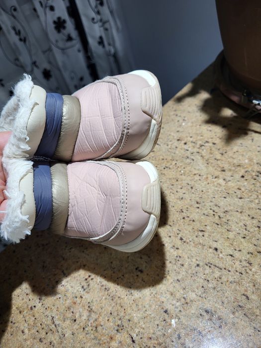 Ghete Zara îmblănite mărimea 23