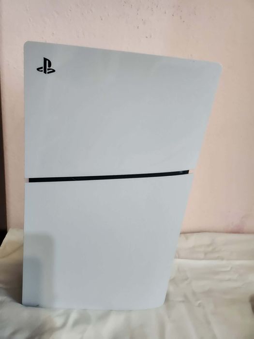 Playstation 5 с две конзоли
