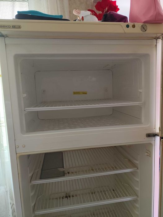 Хладилник голям с камера