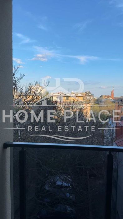 ПАРКОМЯСТО ! Тристаен апартамент под наем - Център