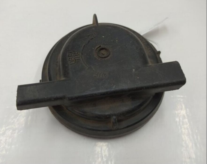 Продам  молдник и кришка фара