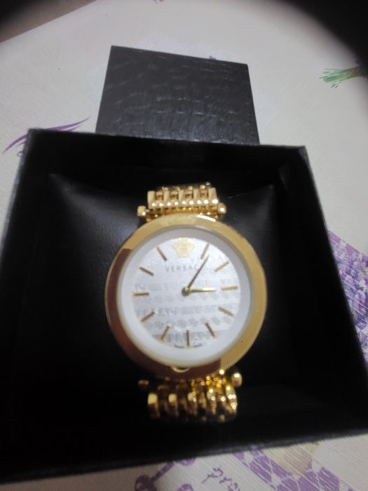 Новый часеи продам