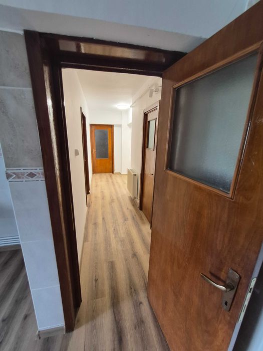 Inchiriez apartament decomandat 2 camere, centrala termica, Calea București