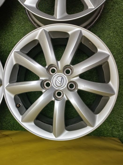 Диски R18 5×120 на Lexus LS460.