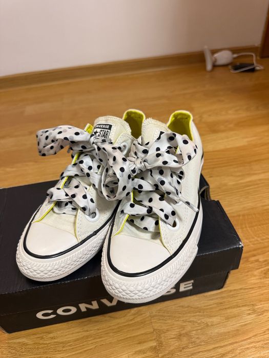 Tenesi Converse damă