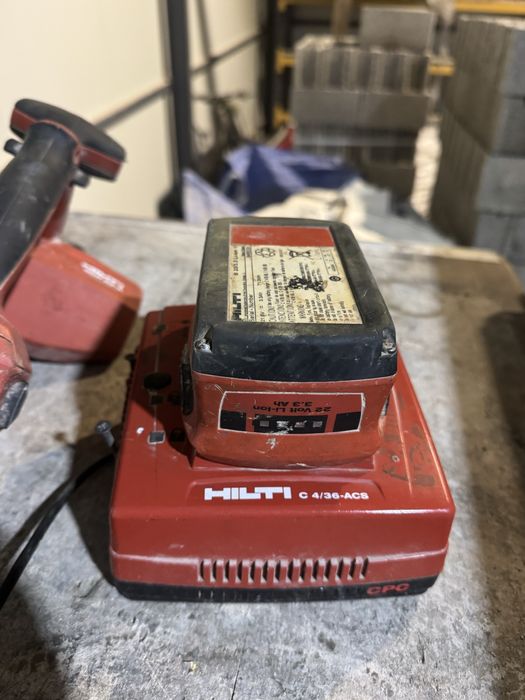Circular Hilti SCW 22-A cu 2 baterii și încărcător