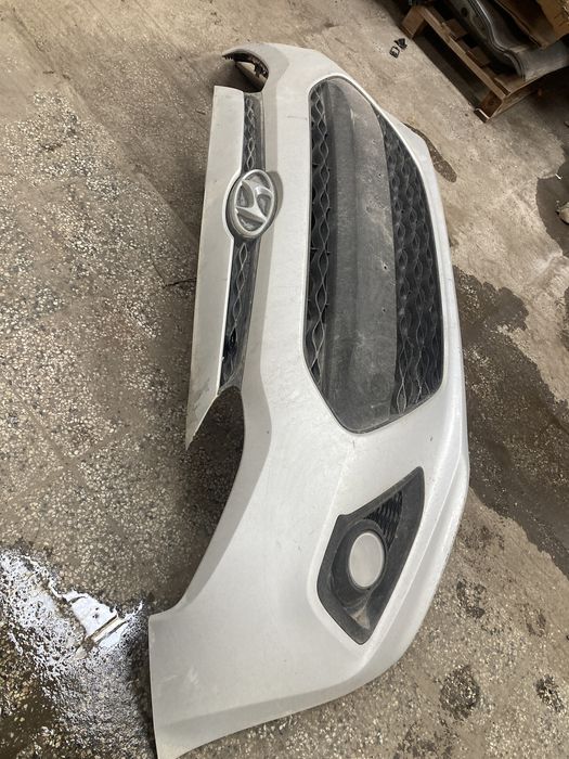 Продавам предна броня Хюндай I-10 2017 година