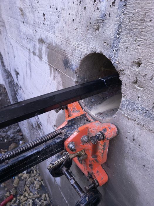 Execut carotări în beton armat rapid și fără vibrații.