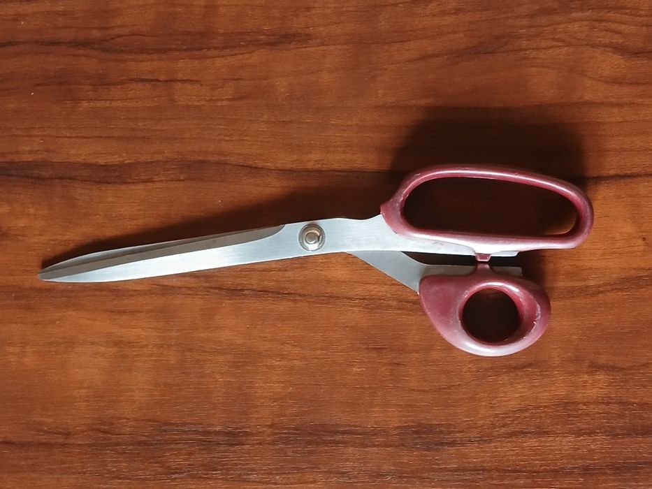 Ножница из нержавеющей стали.