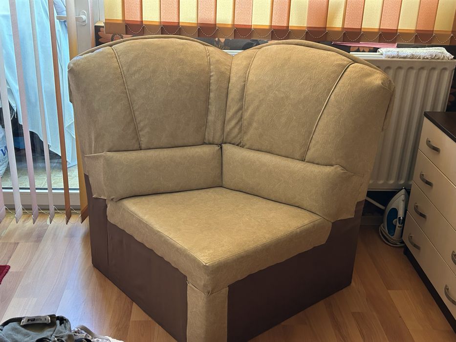 Кожен ъглов диван
