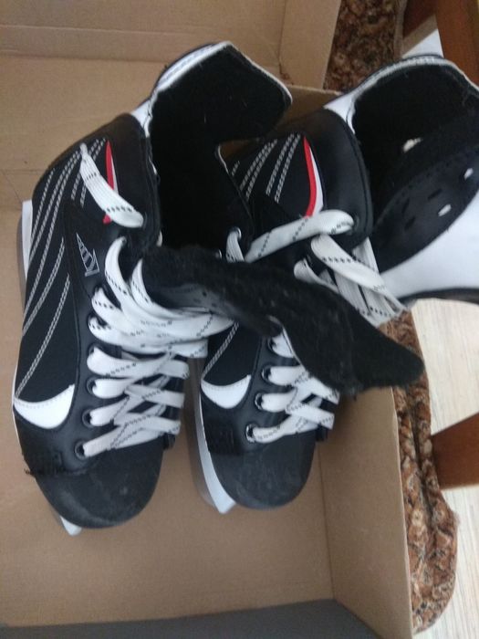 Коньки хоккейные