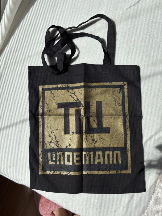 Продавам оригинален мърч Lindemann - чанта
