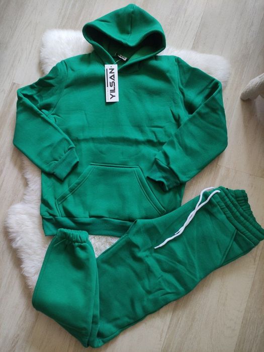 Дамски комплект.
С двойна мека вата
55 лв 
С доставка до Еконт.