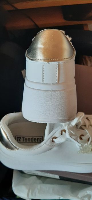 Бели сникърси 38-39