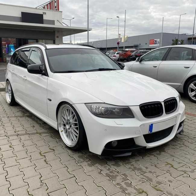 Grile Duble Nari Bara Fata M Style BMW E90 E91 Facelift LCI / F10 / F30 / E92, Negru Lucios