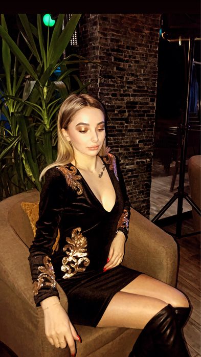 Rochita neagra, de catifea