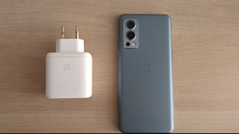 Продавам OnePlus Nord 2 5G.