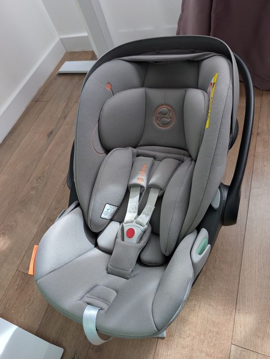 Scoica auto Cybex Gold Cloud G i-Size Confort pentru copii, 0-24 luni