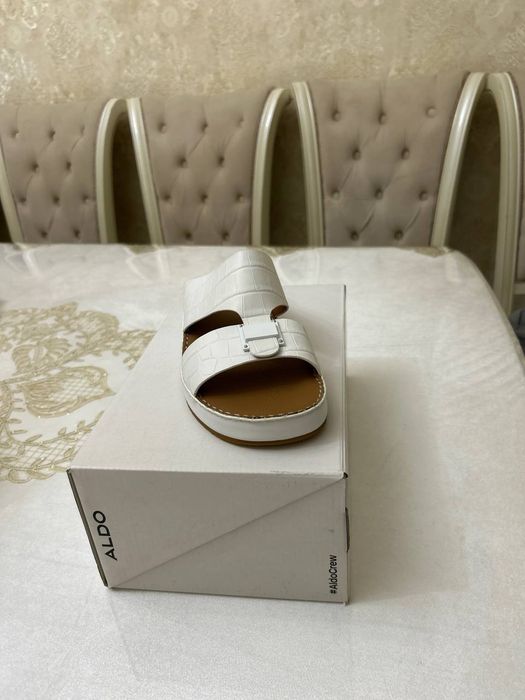 Продам новые  арабские сандалы фирмы " ALDO". Размеры: 41 , 42.