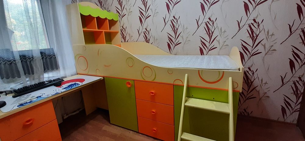 Детская кровать со столом
