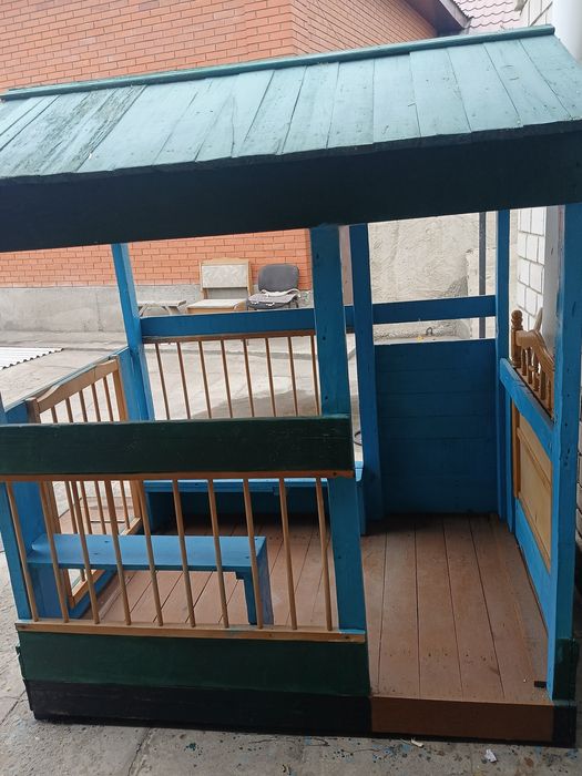 Дом и игрушки для детей