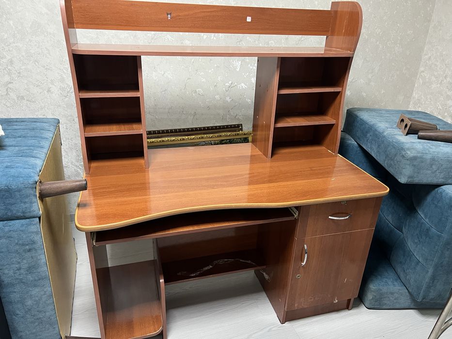 Стол компьютерный