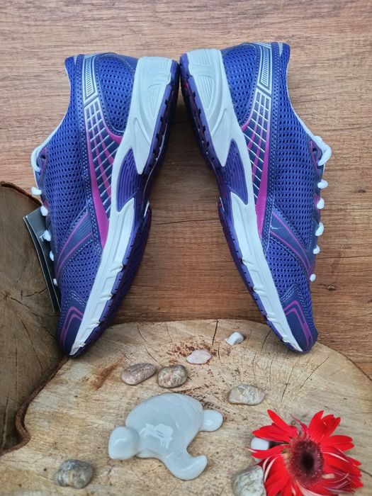 Туристически леки спортни маратонки в лилаво и бяло,внос от Австрия