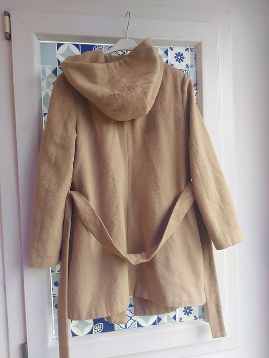 Palton crem cu glugă și cordon în talie made în Italy