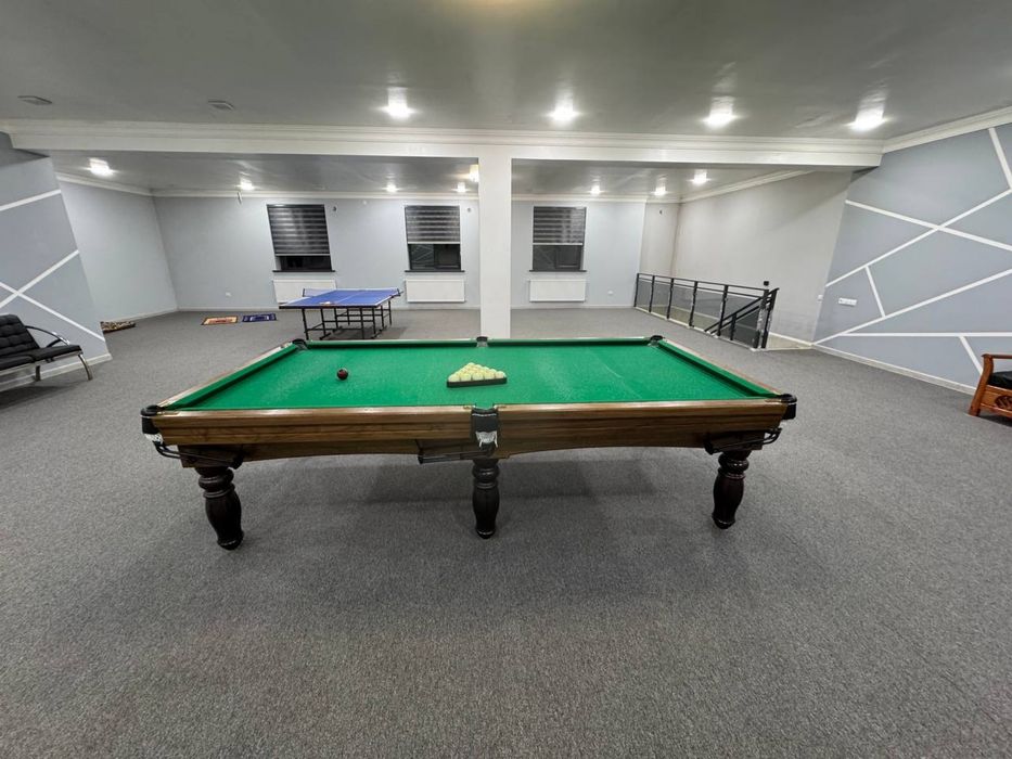 Биллиардный стол