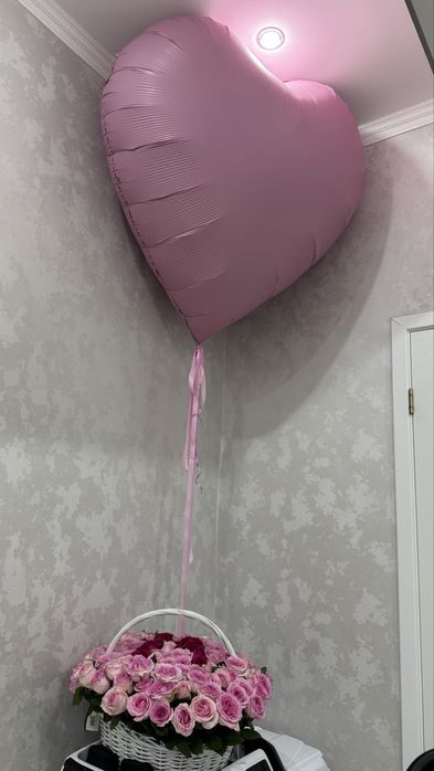 Большой розовый шар