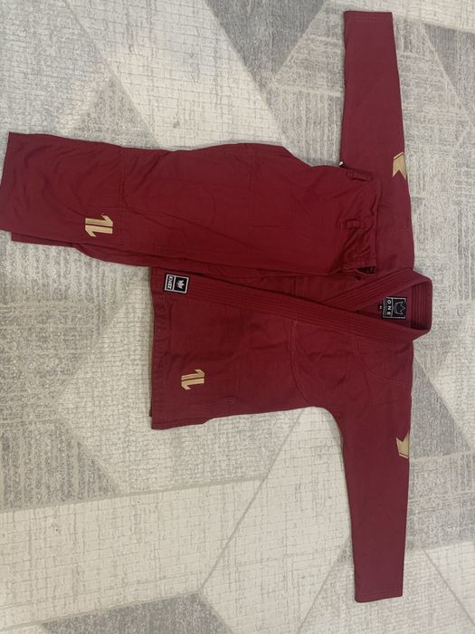 Продам красное кимоно