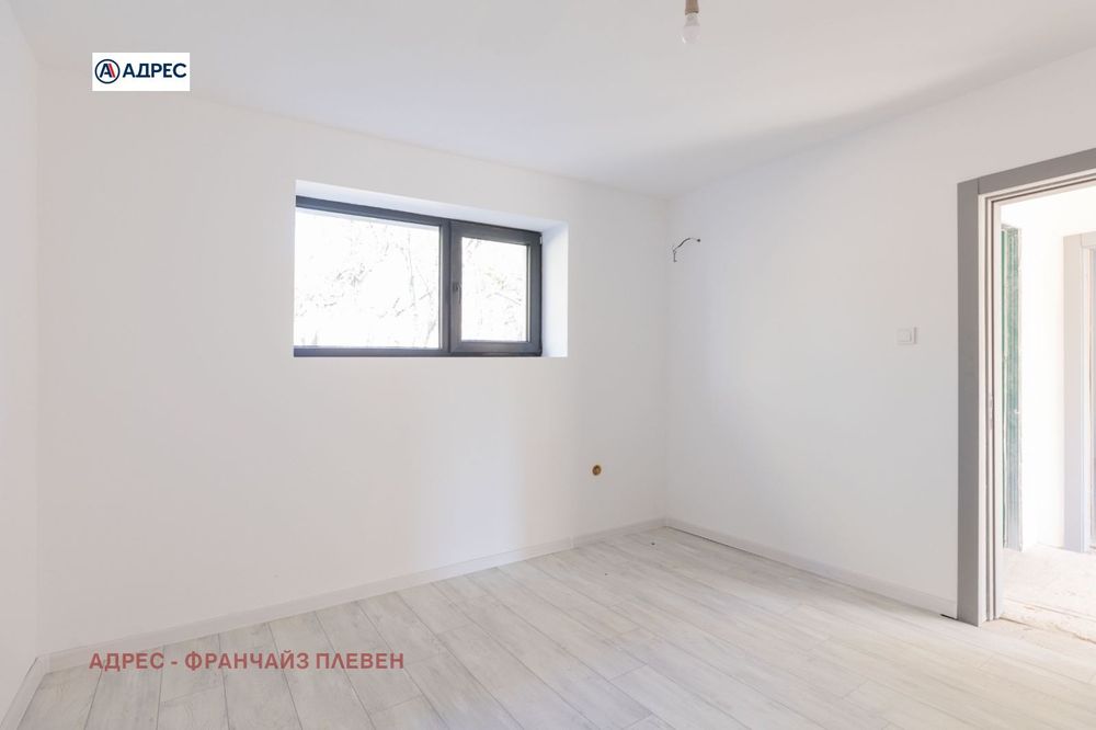 Къща в Плевен, област-с.Пелишат площ 150 цена 115000