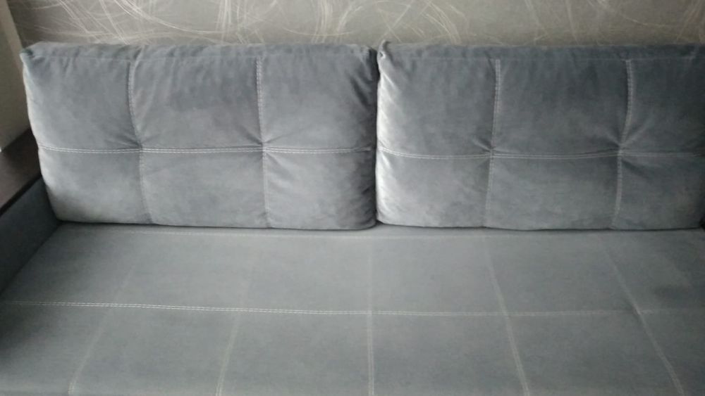 Диван , палас , партьеры