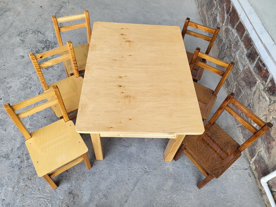 Sotiladi bolalar uchun stol,stulchalar toplami