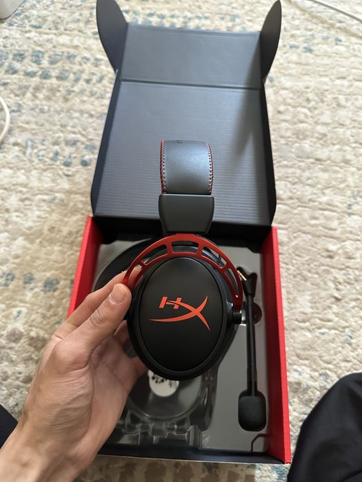 Наушники HyperX Cloud Alpha Wired Gaming Headset  в идеальном состояни