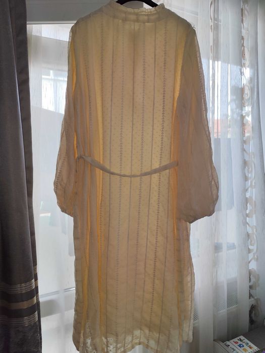 Рокля под колното