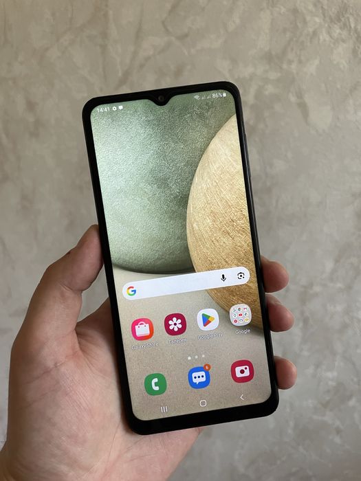 Продам Samsung A12.