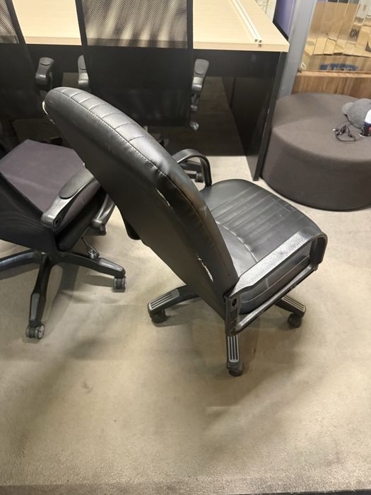 Продаются офисные кресла