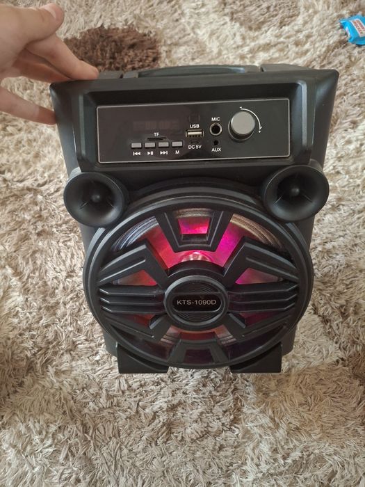 Vând boxa Bluetooth