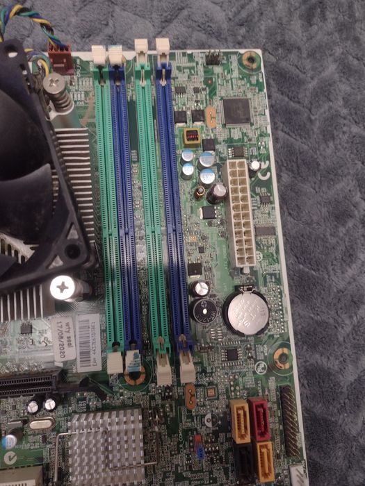 Kit gaming ;RAM ;placa video; placa de bază