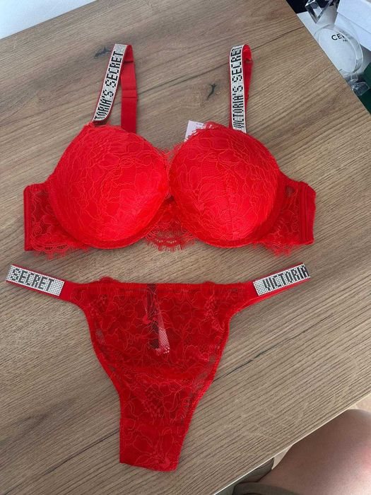 Set Victoria's Secret Rosu