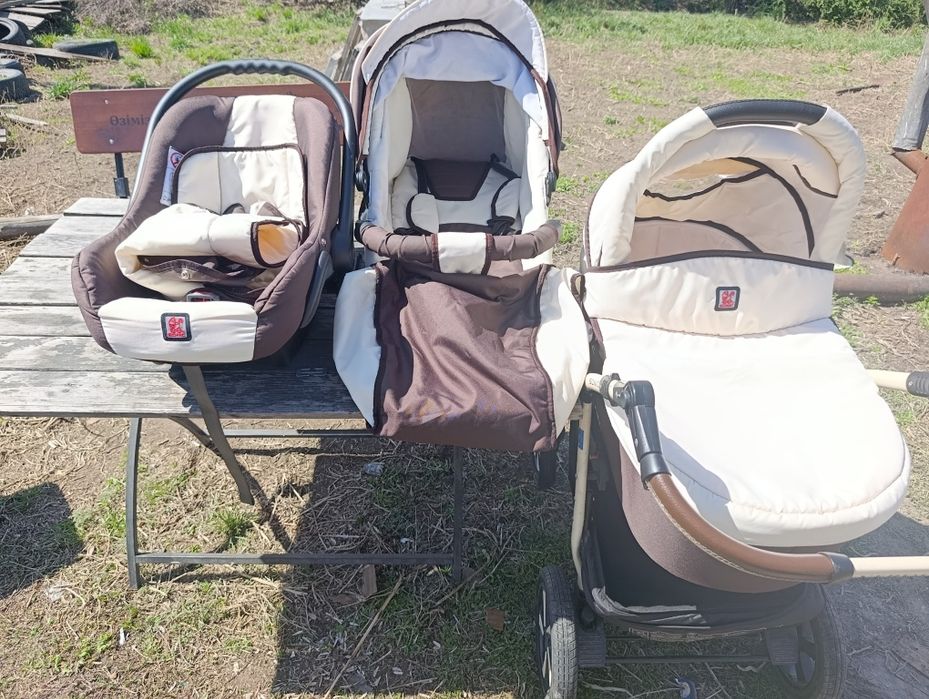 Продам детскаю коляску